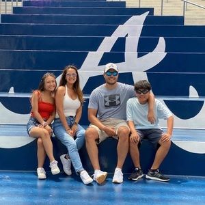 Meet your Posher, Mai